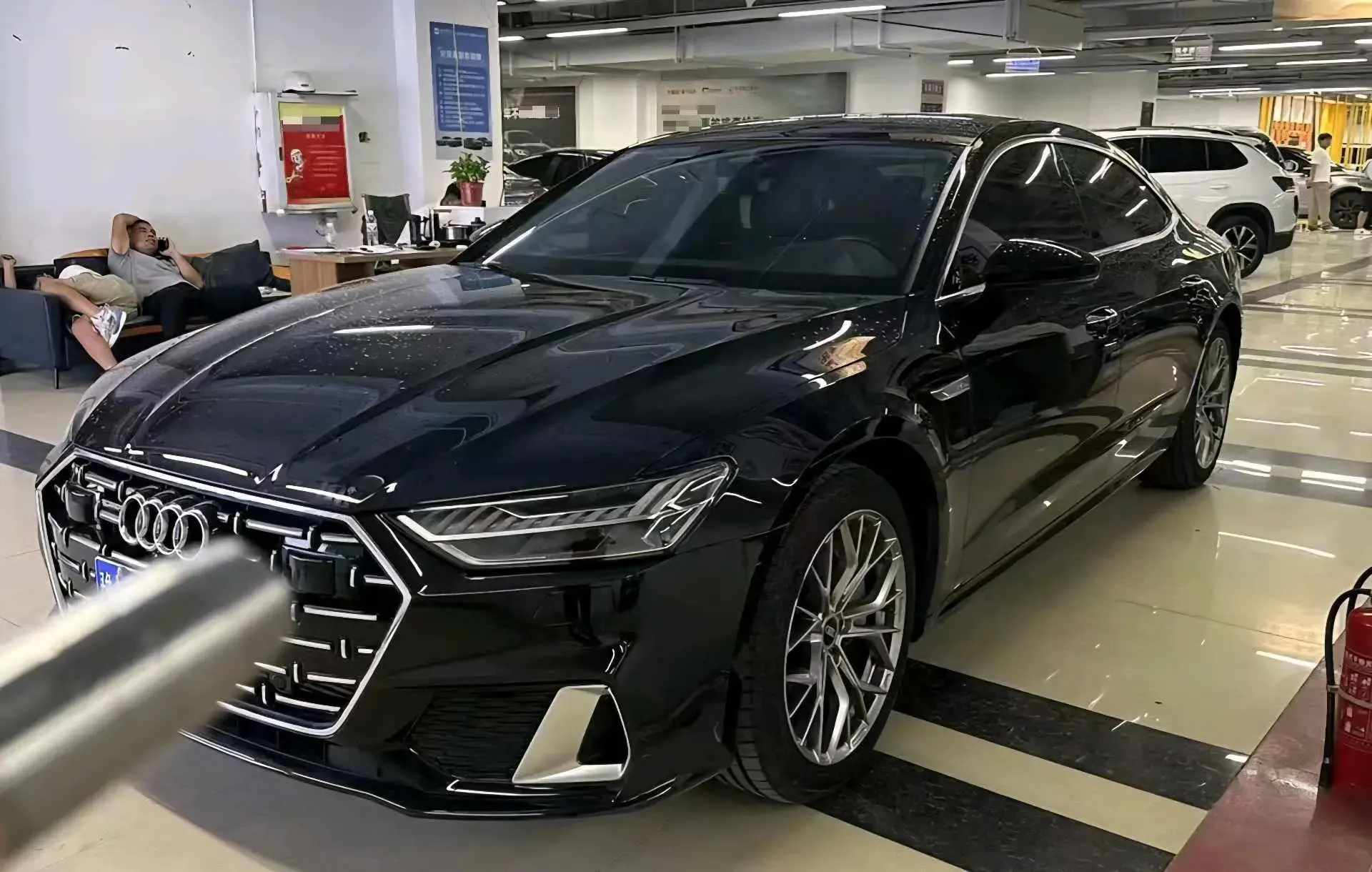 2022 AUDI A7L view 1