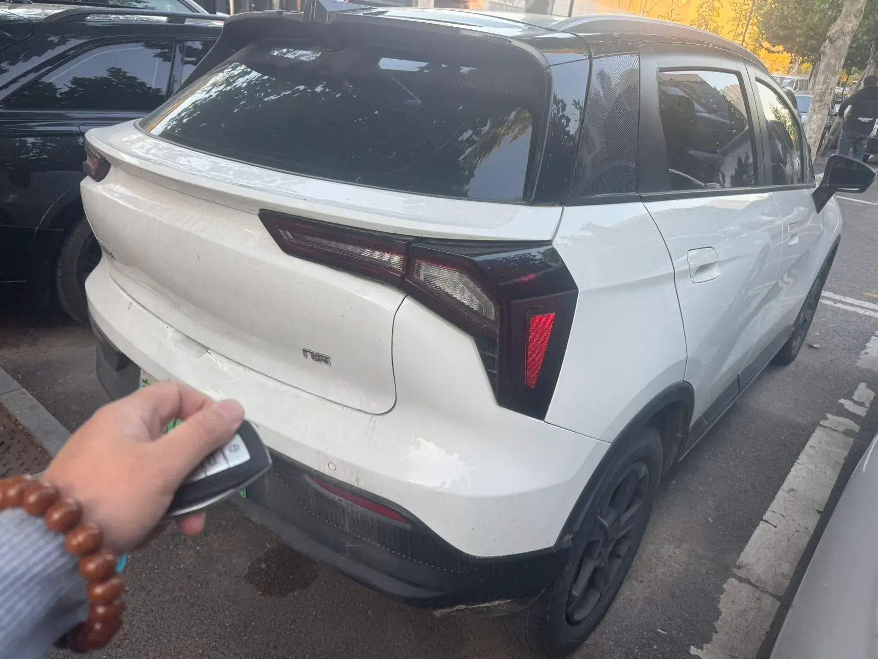 2023 GEOMETRY E thumbnail 4