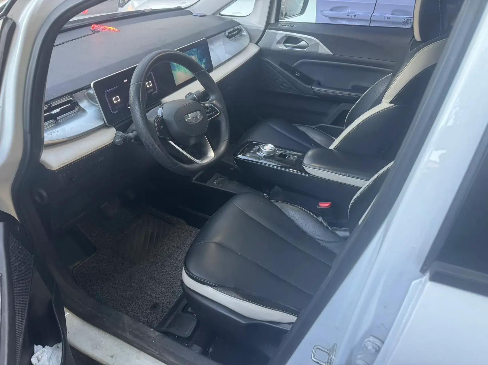 2023 GEOMETRY E thumbnail 2