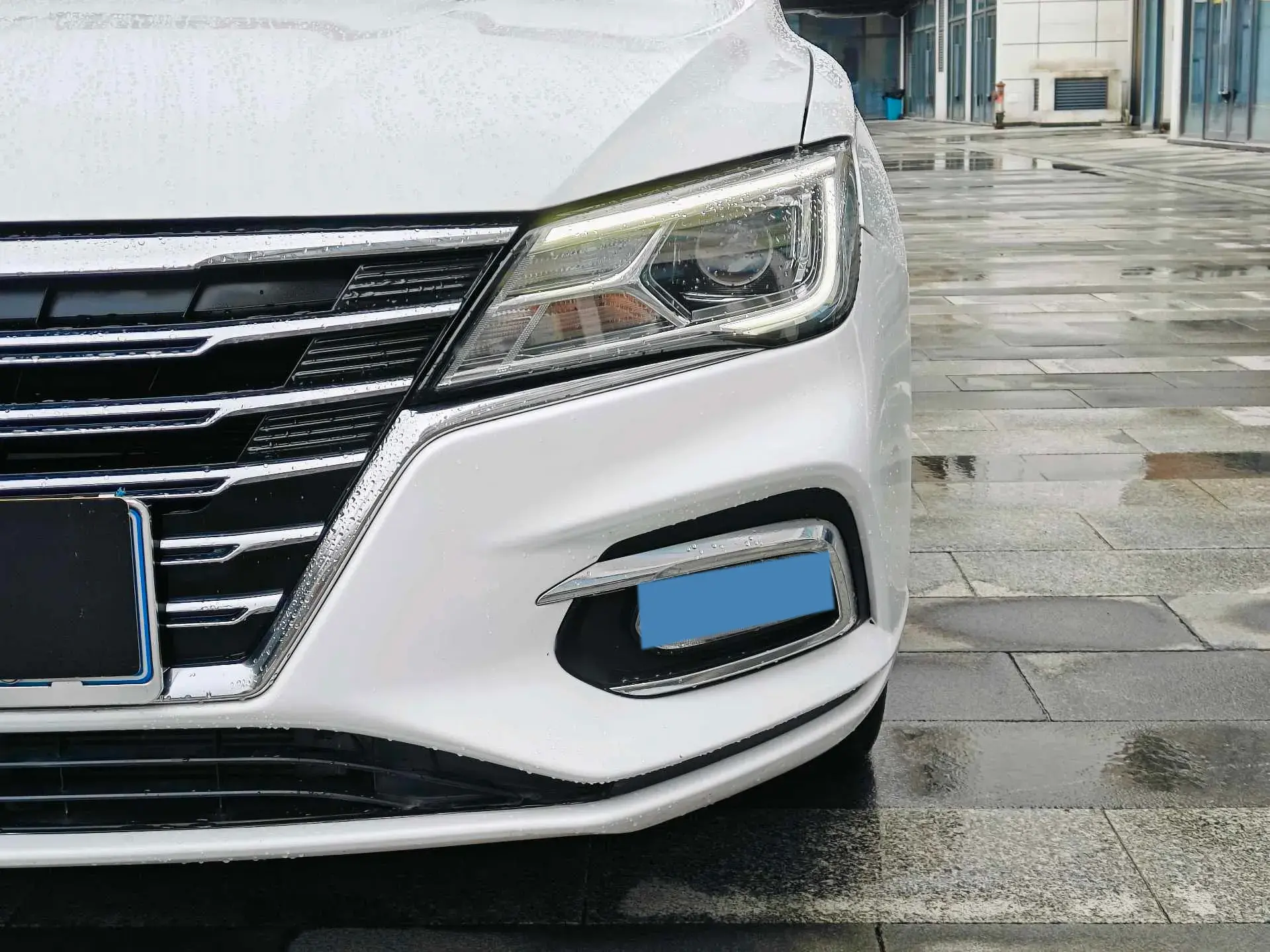 2019 ROEWE I5 thumbnail 3