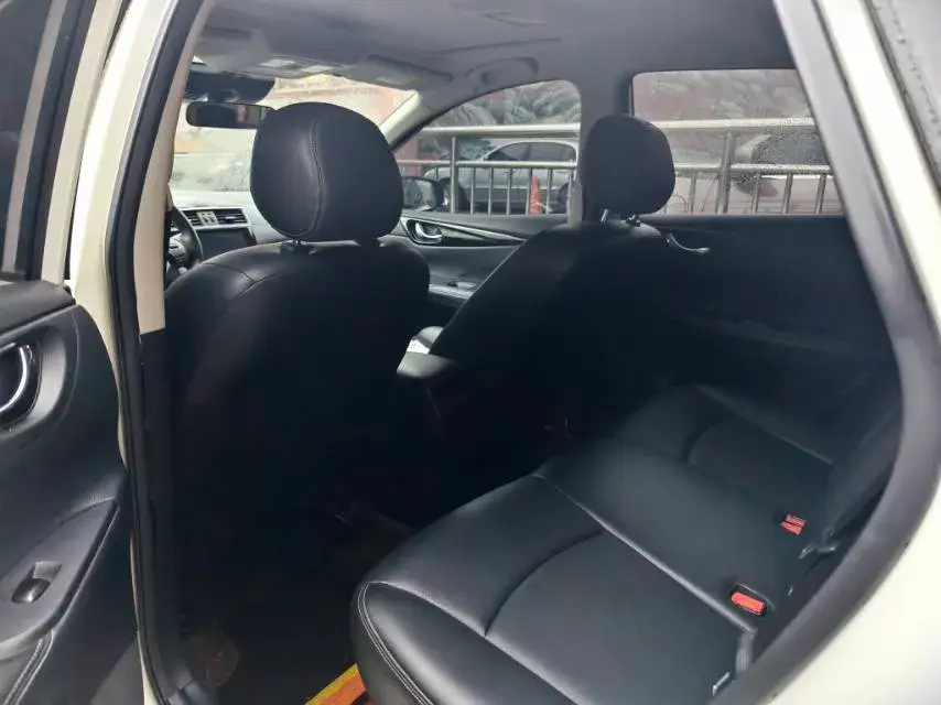 2021 NISSAN TIIDA thumbnail 4