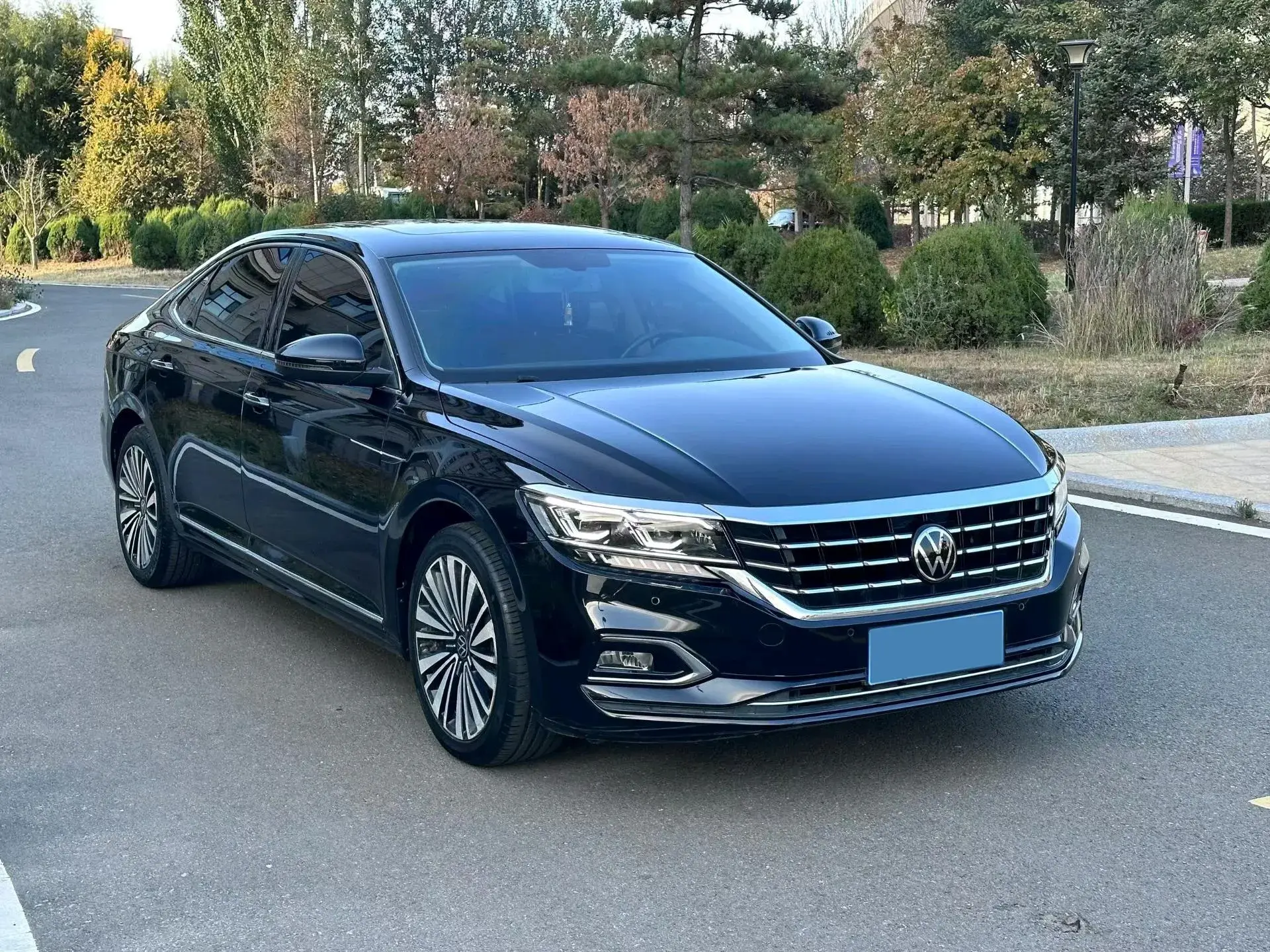 2020 VOLKSWAGEN PASSAT thumbnail 3