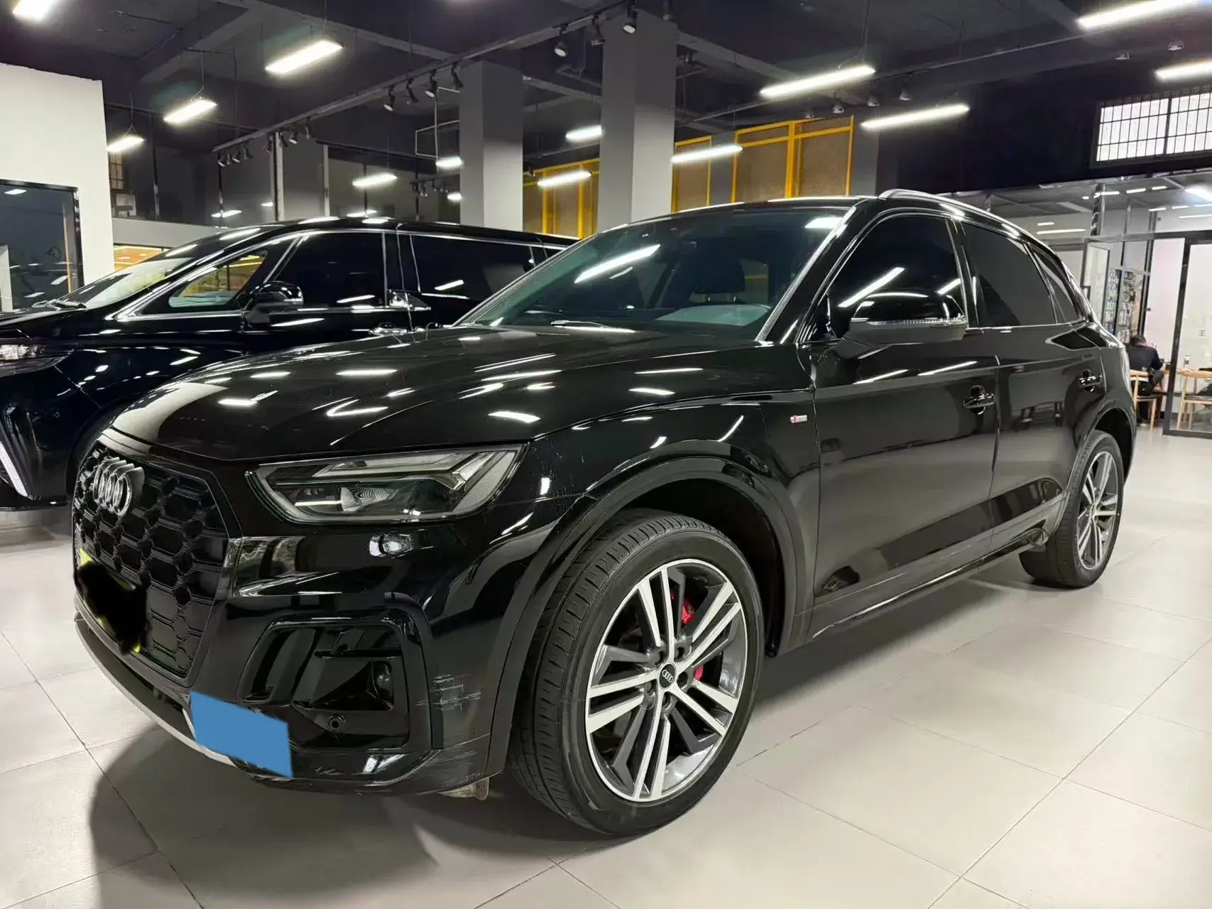2022 AUDI Q5L view 1