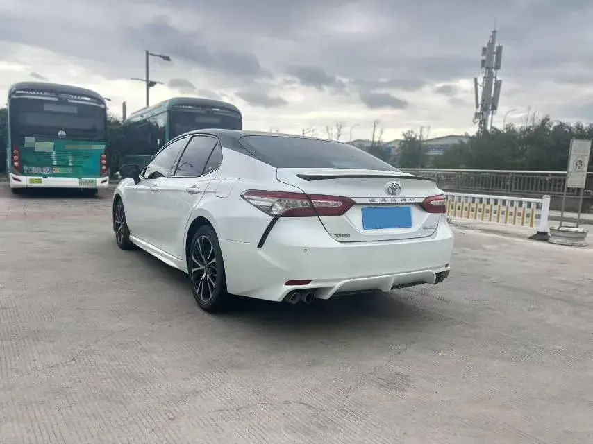 2018 TOYOTA CAMRY thumbnail 3