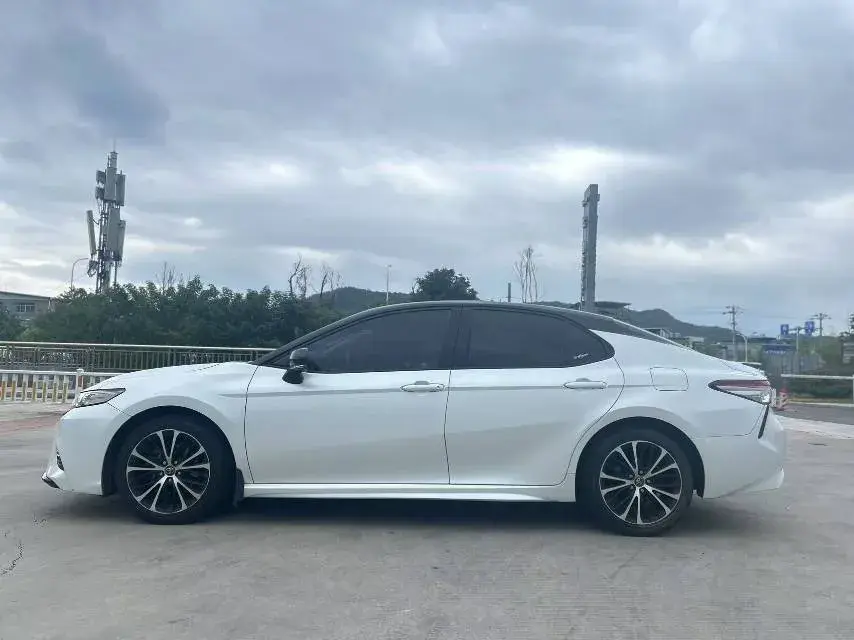 2018 TOYOTA CAMRY thumbnail 2