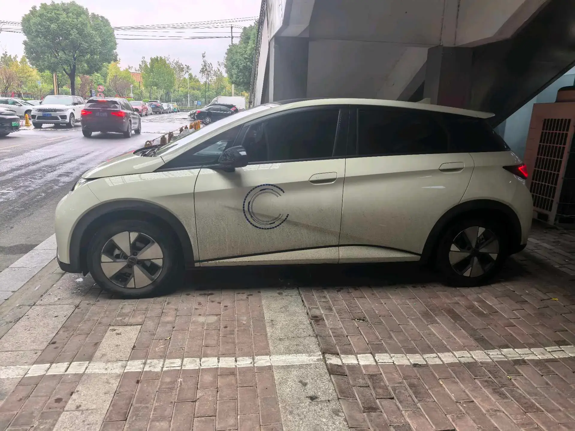 2023 BYD YUAN thumbnail 3