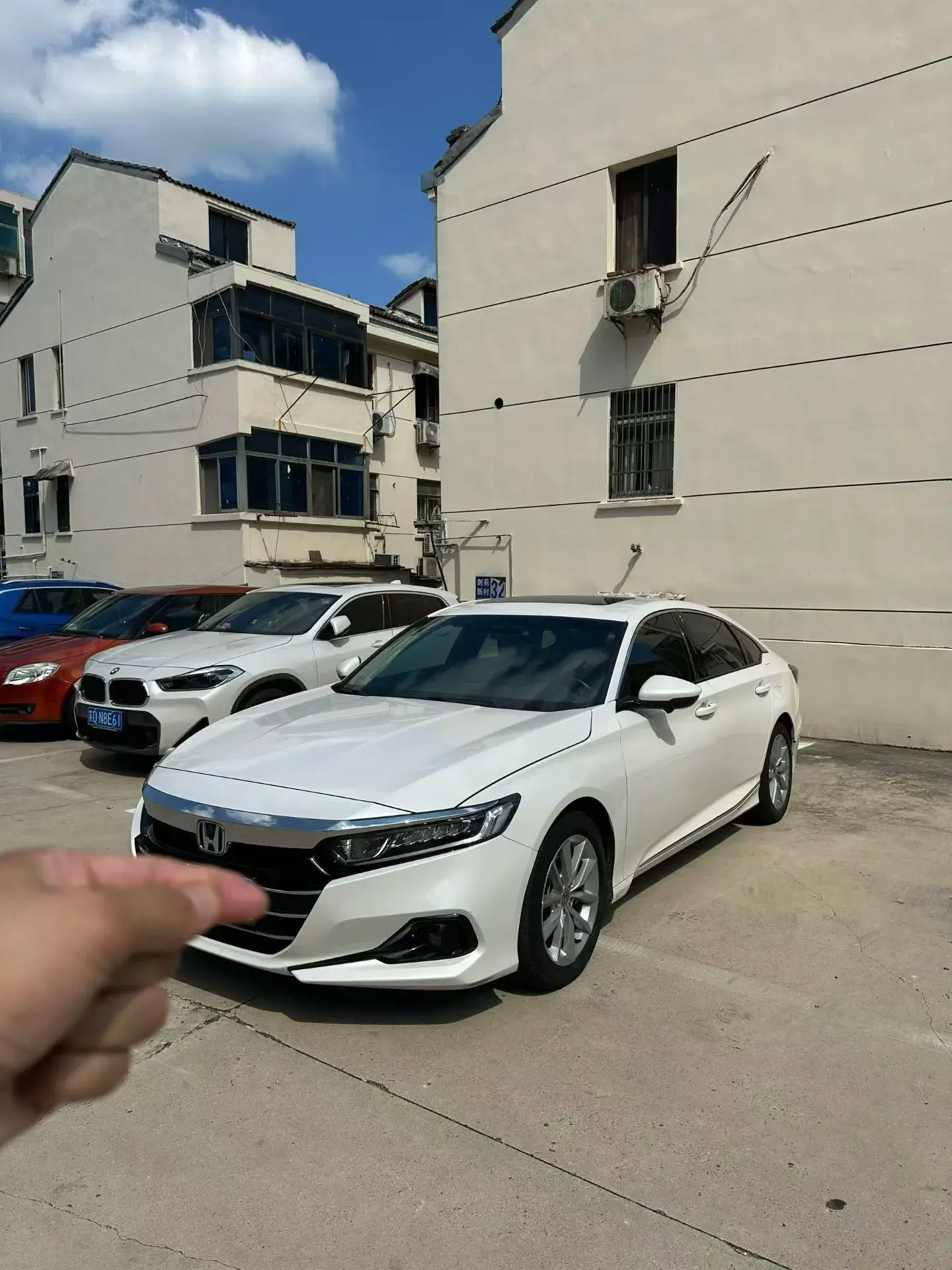 2022 HONDA ACCORD view 1