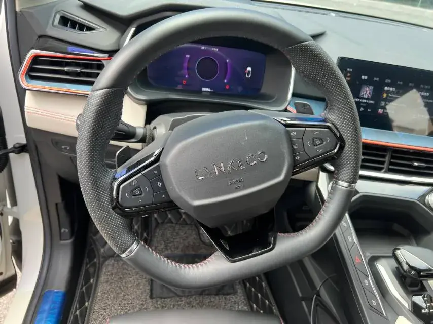 2020 LYNK&CO 06 thumbnail 4