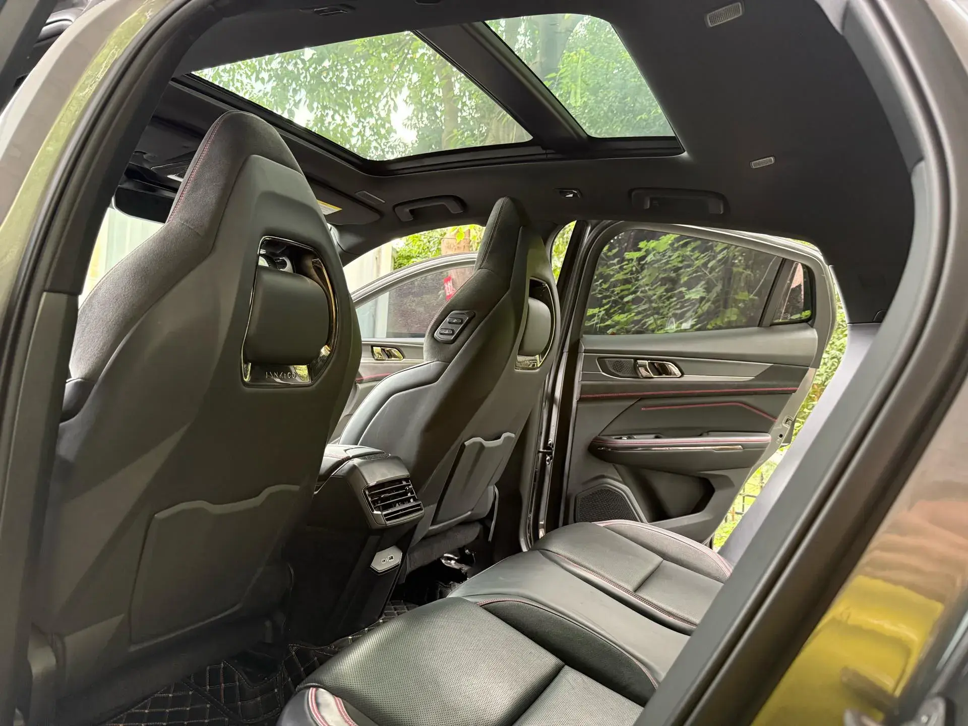 2022 LYNK&CO 05 thumbnail 4