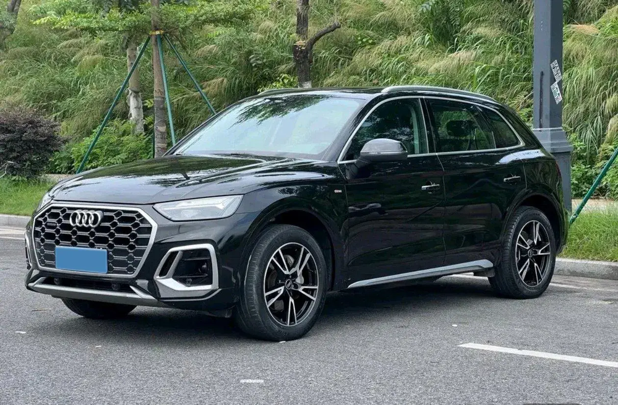 2022 AUDI Q5L view 1