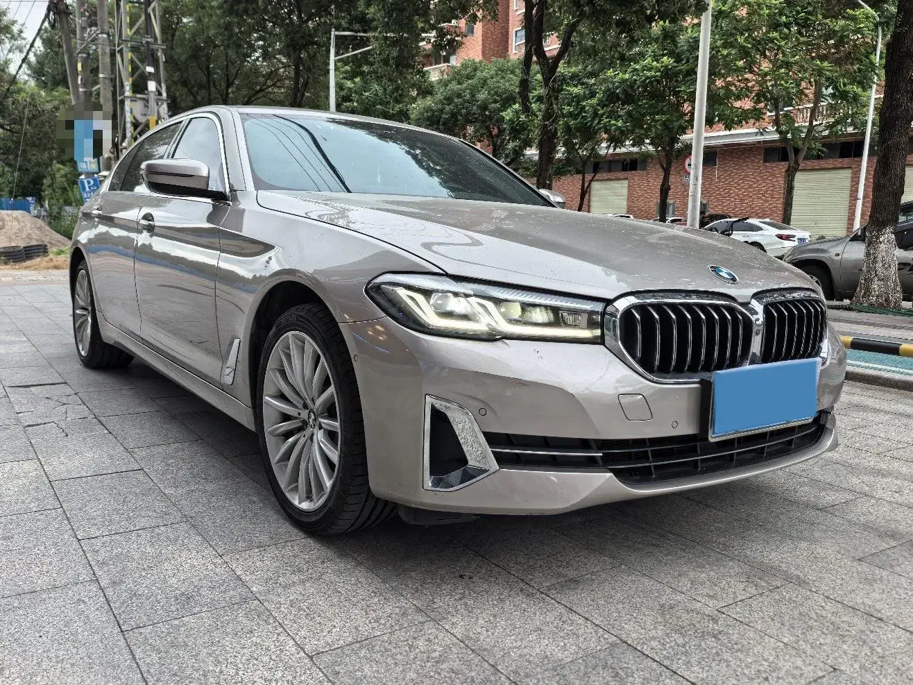 2022 BMW 5 thumbnail 3