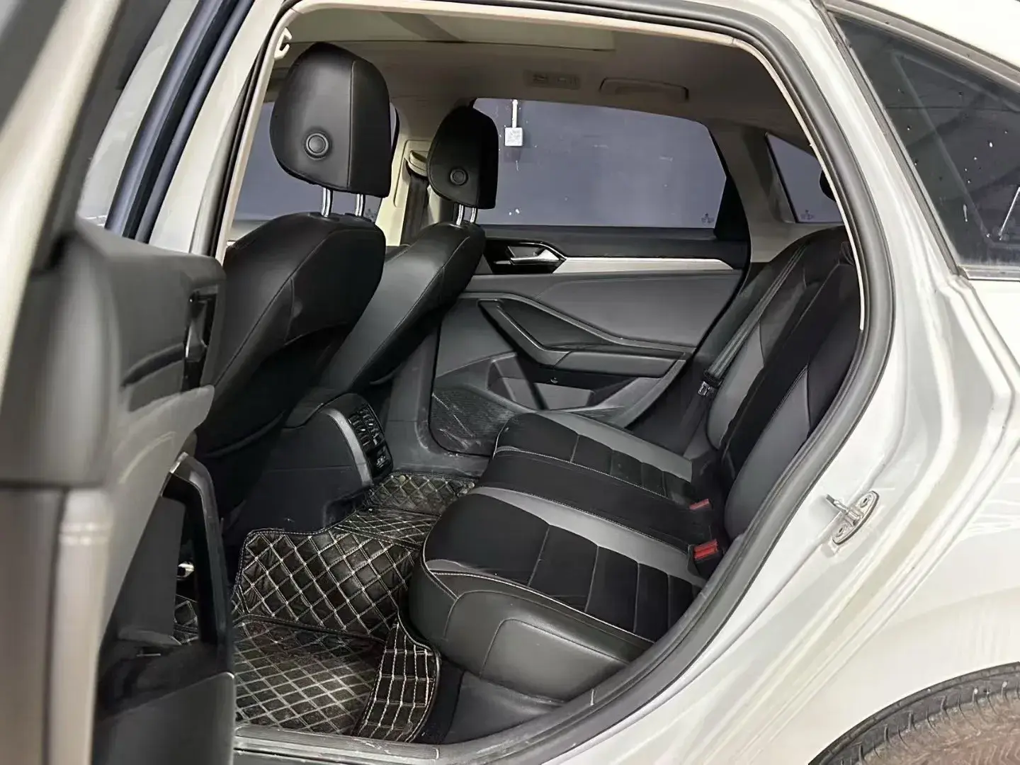 2021 VOLKSWAGEN SAGITAR thumbnail 4