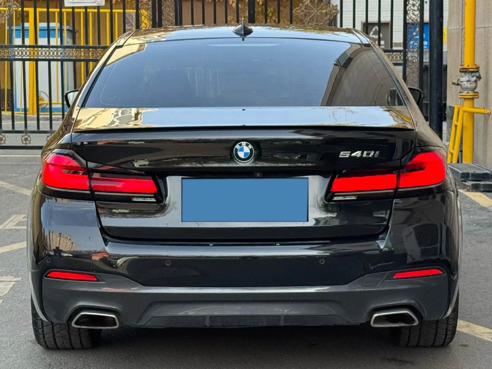 2021 BMW 5 thumbnail 3