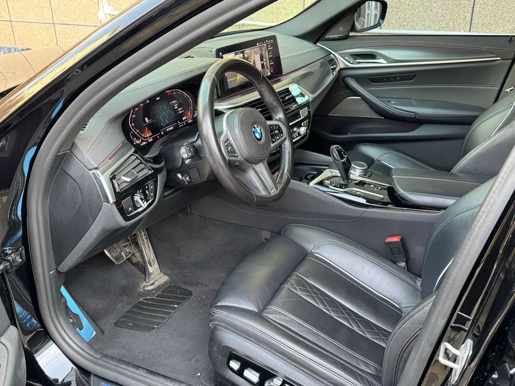 2021 BMW 5 thumbnail 4