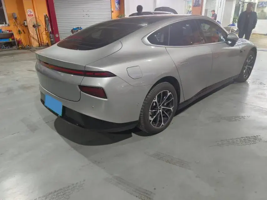 2022 XPENG P7 thumbnail 3