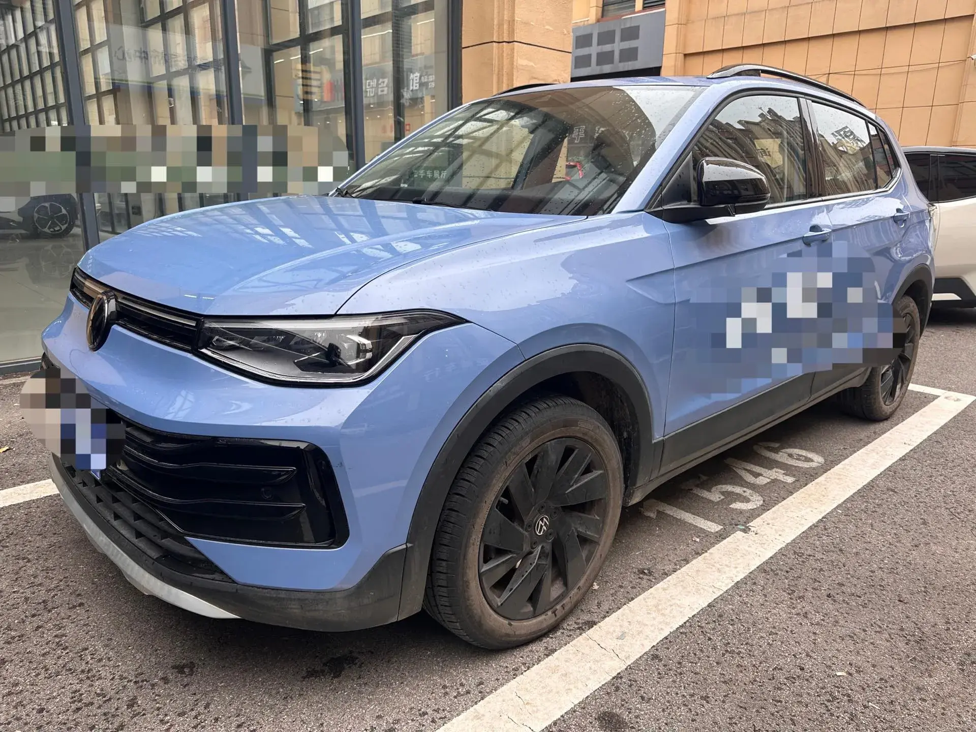 2025 VOLKSWAGEN THARU view 1