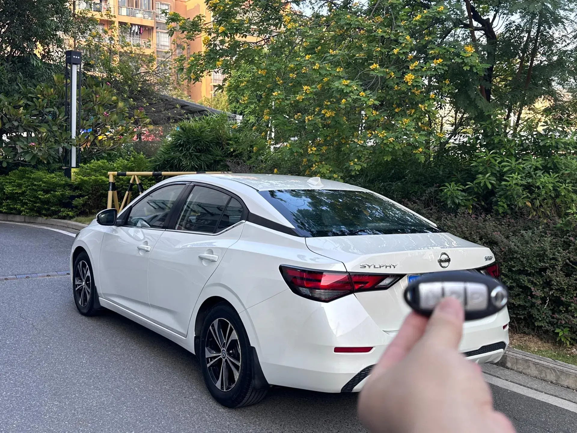 2020 NISSAN SYLPHY thumbnail 4