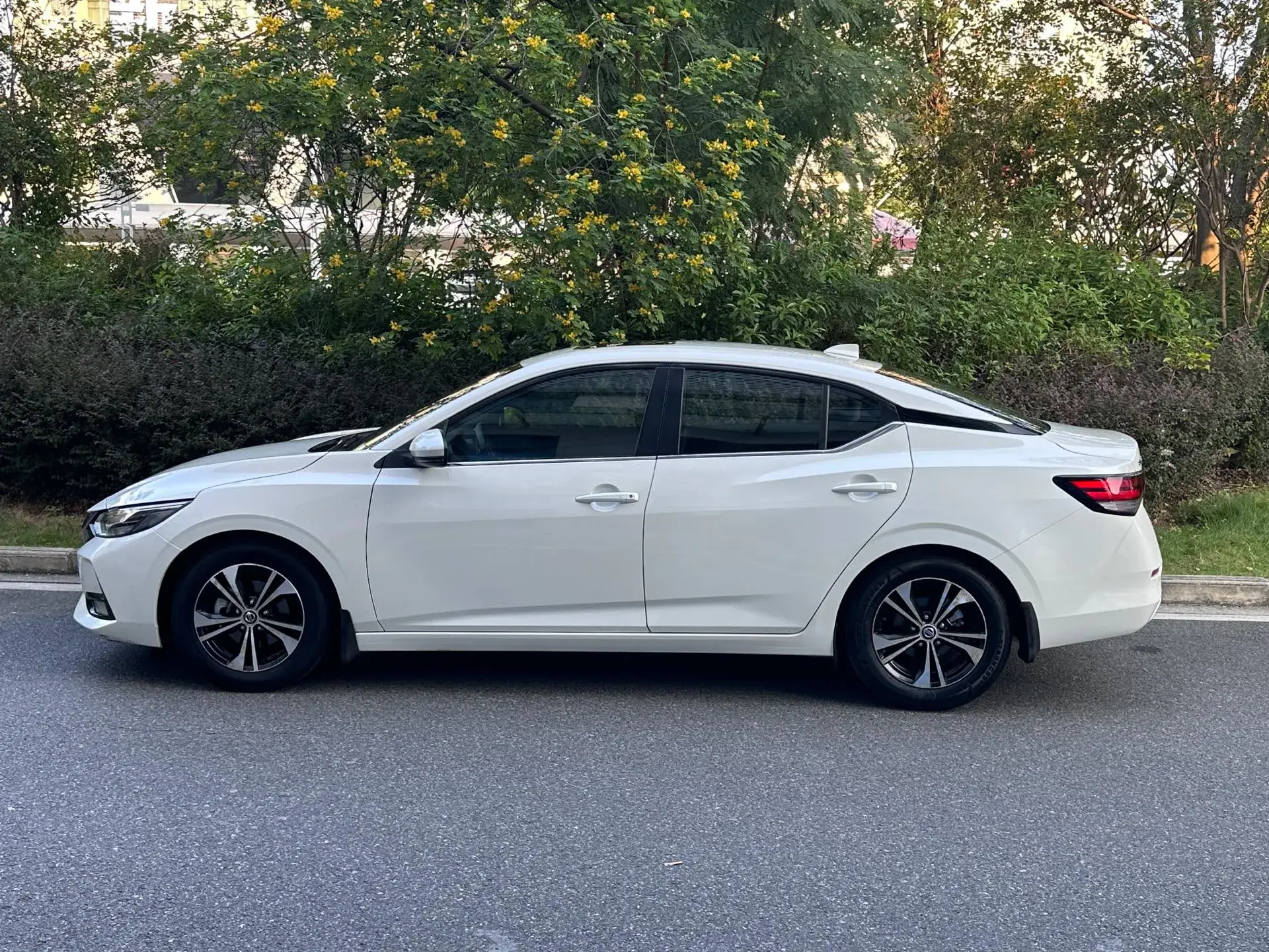 2020 NISSAN SYLPHY thumbnail 3