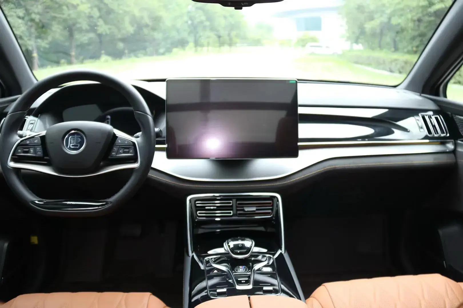 2023 BYD TANG thumbnail 2