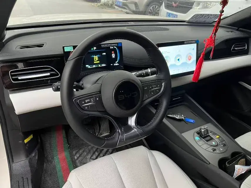 2024 BYD SEAL thumbnail 3