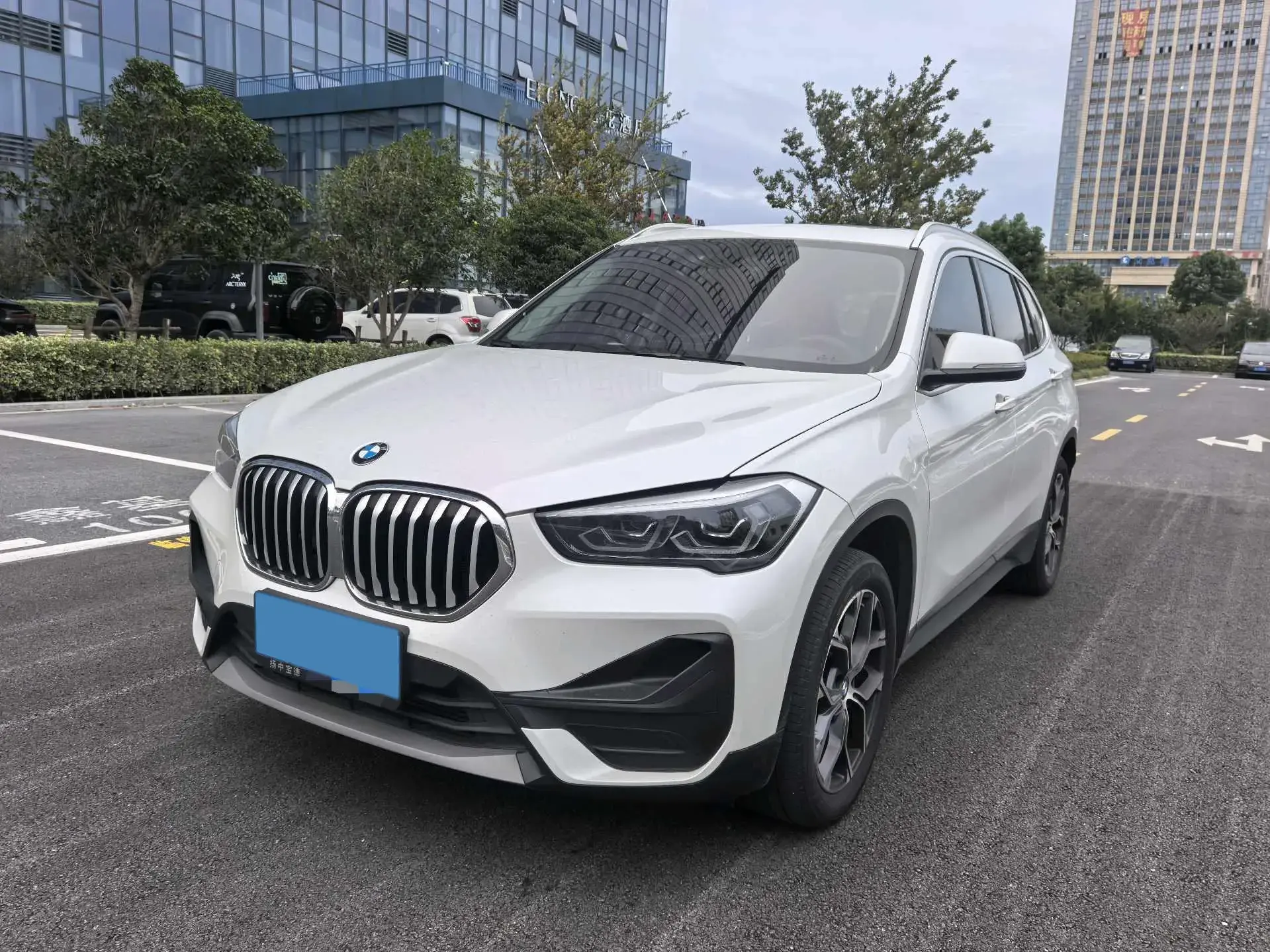 2021 BMW X1 view 1