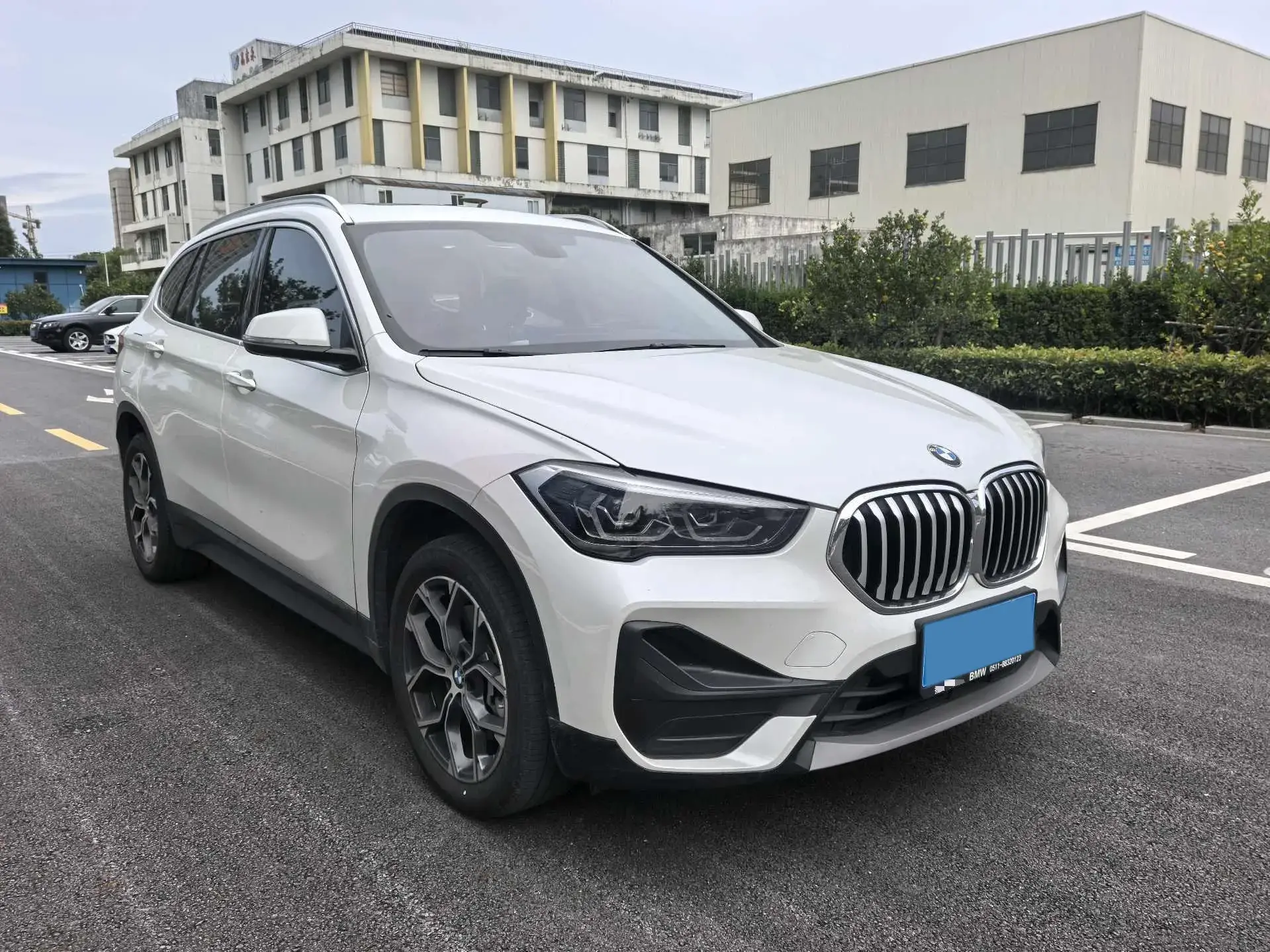2021 BMW X1 thumbnail 4