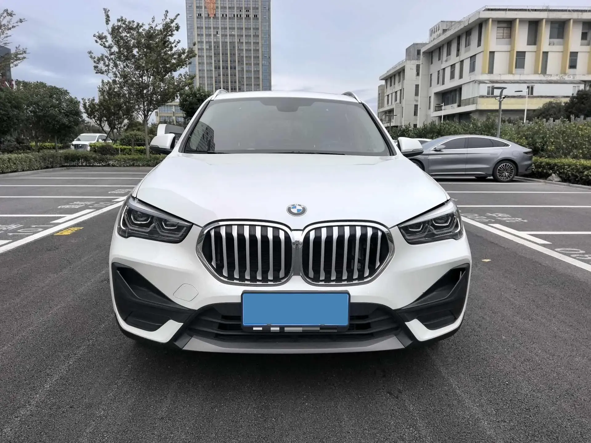 2021 BMW X1 thumbnail 3