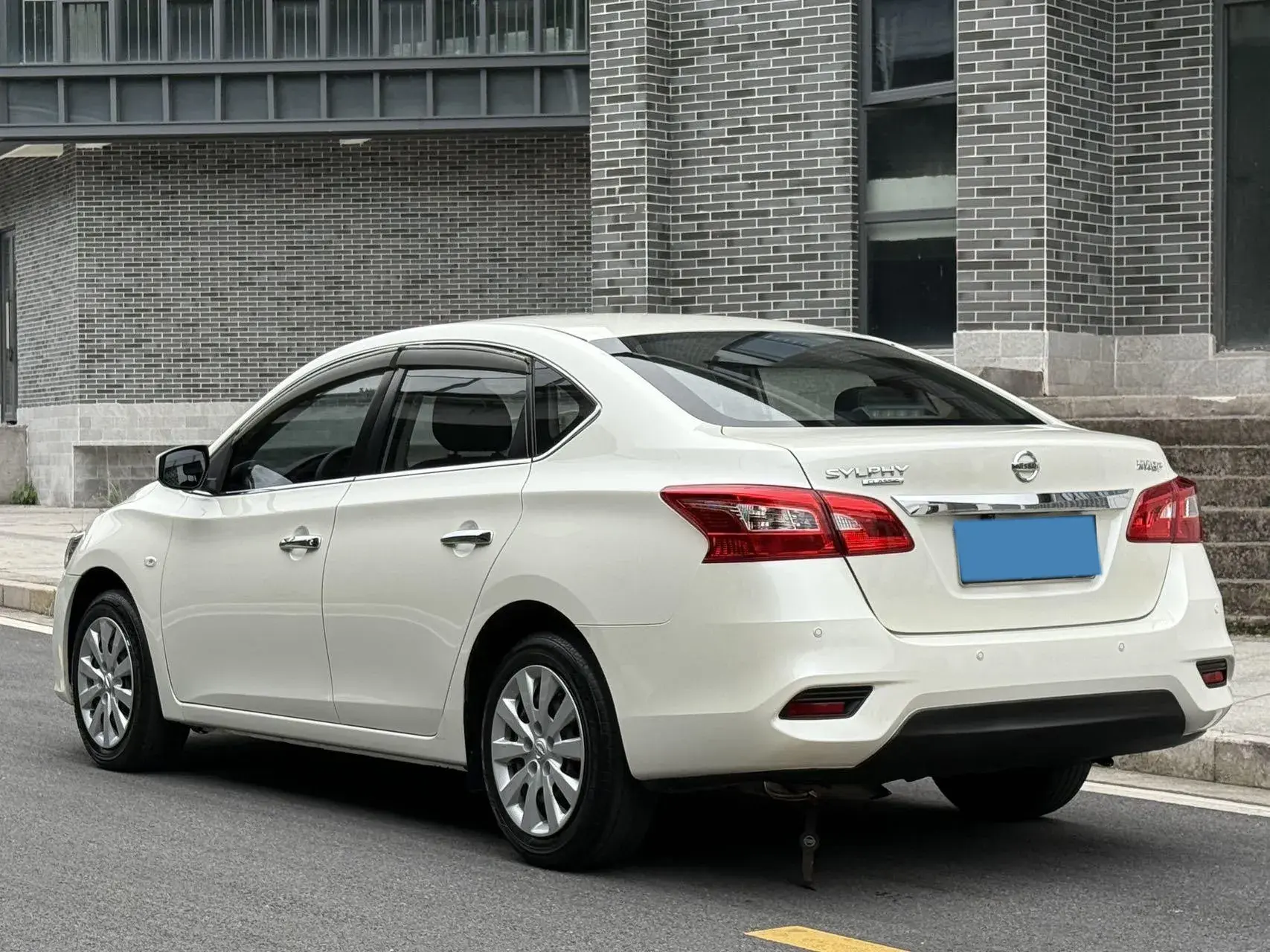 2019 NISSAN SYLPHY thumbnail 3