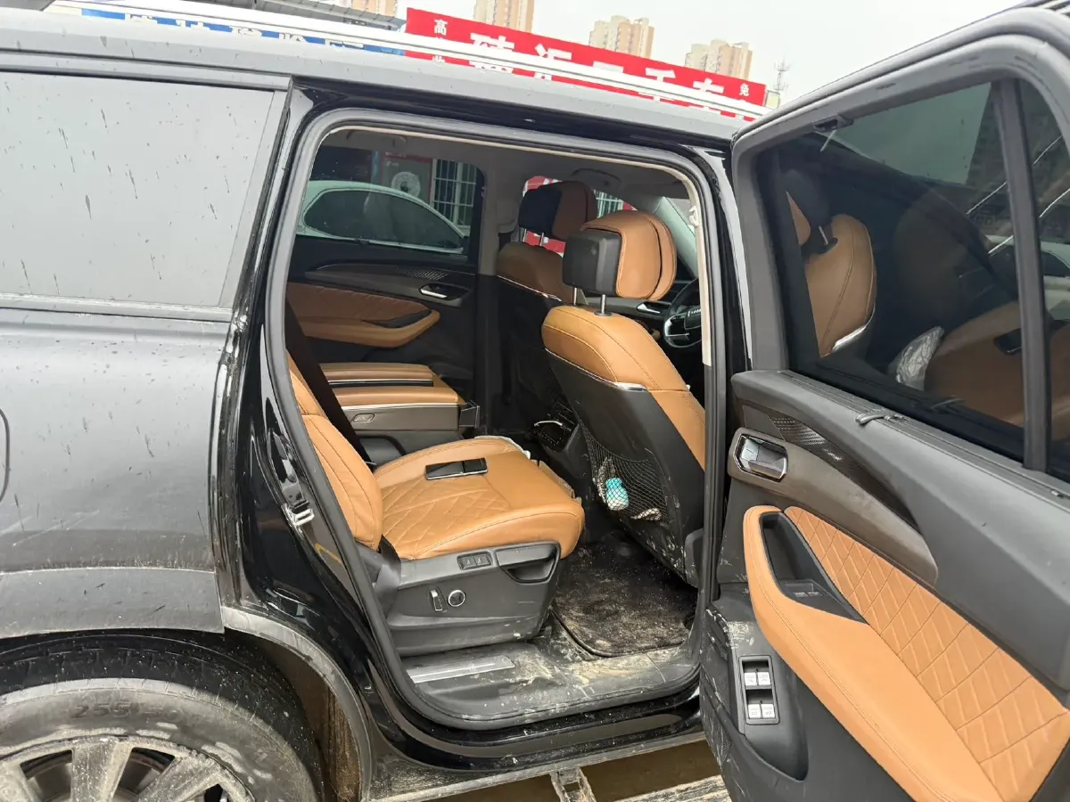 2024 Audi Q6 2.0T 265HP L4 7DCT,autocango,china used car exporter,china ev exporter,chinese used car exporter,chinese used ev exporter