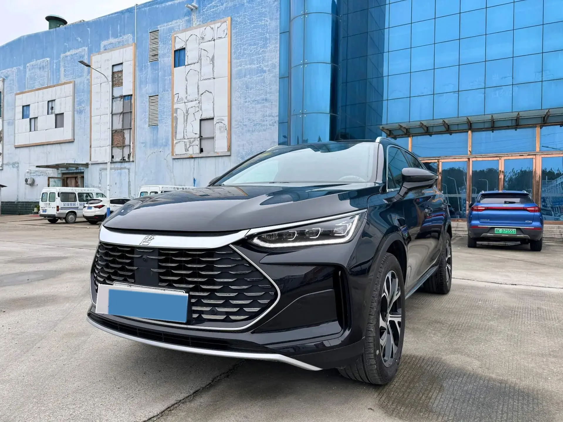 2025 BYD TANG view 1