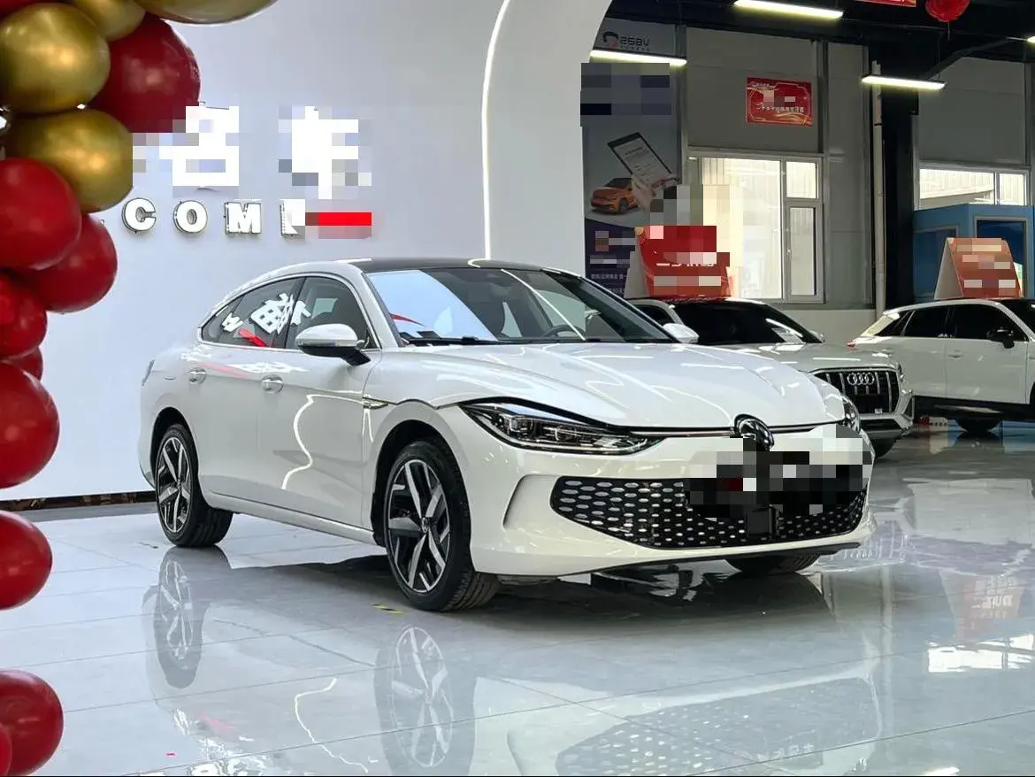 2023 VOLKSWAGEN LAMANDO thumbnail 3