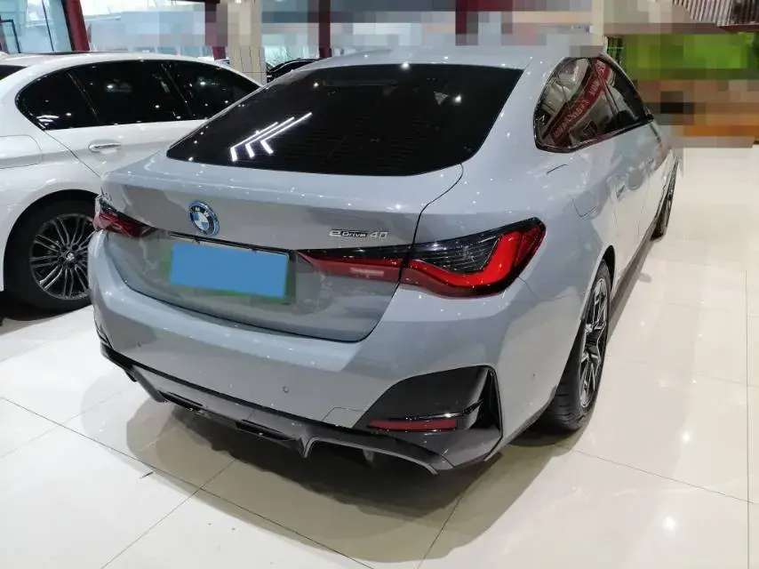 2025 BMW I4 thumbnail 4