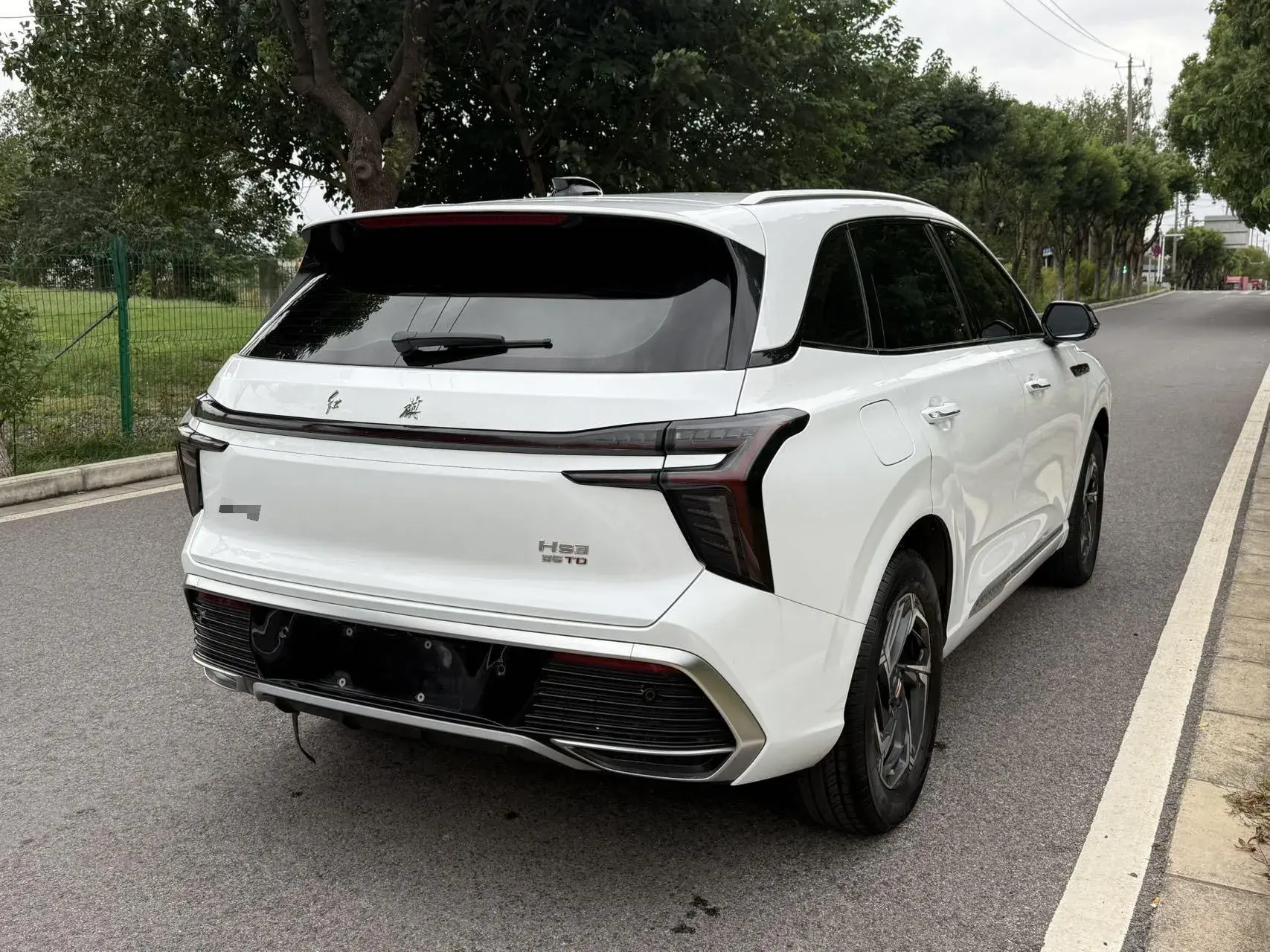 2023 HONGQI HS3 thumbnail 4