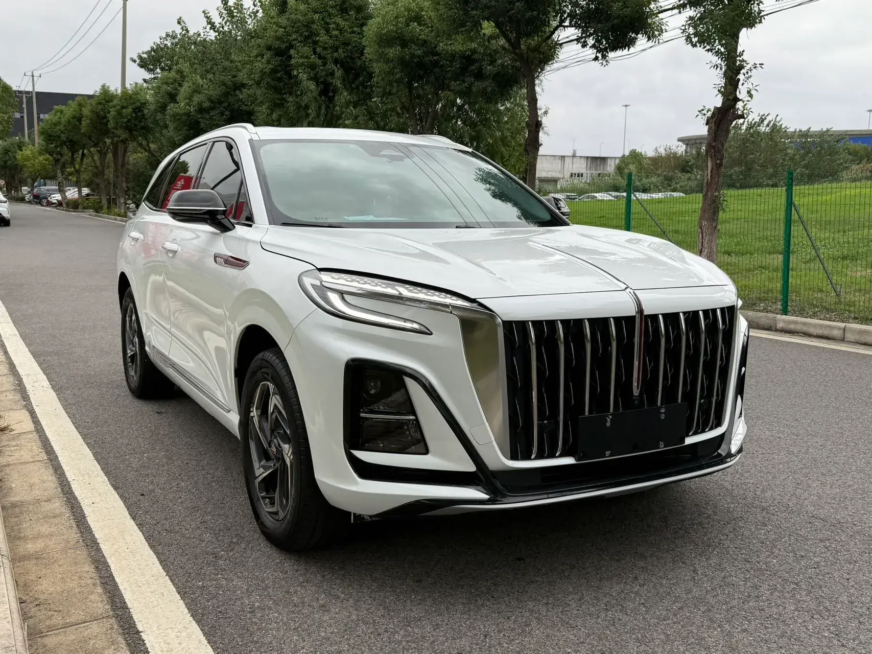 2023 HONGQI HS3 thumbnail 3