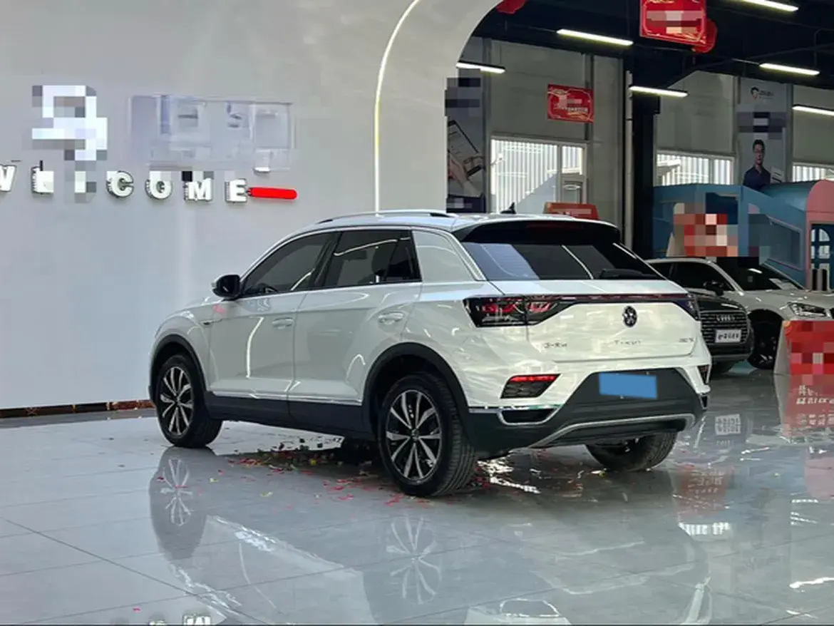 2023 VOLKSWAGEN T-ROC thumbnail 4
