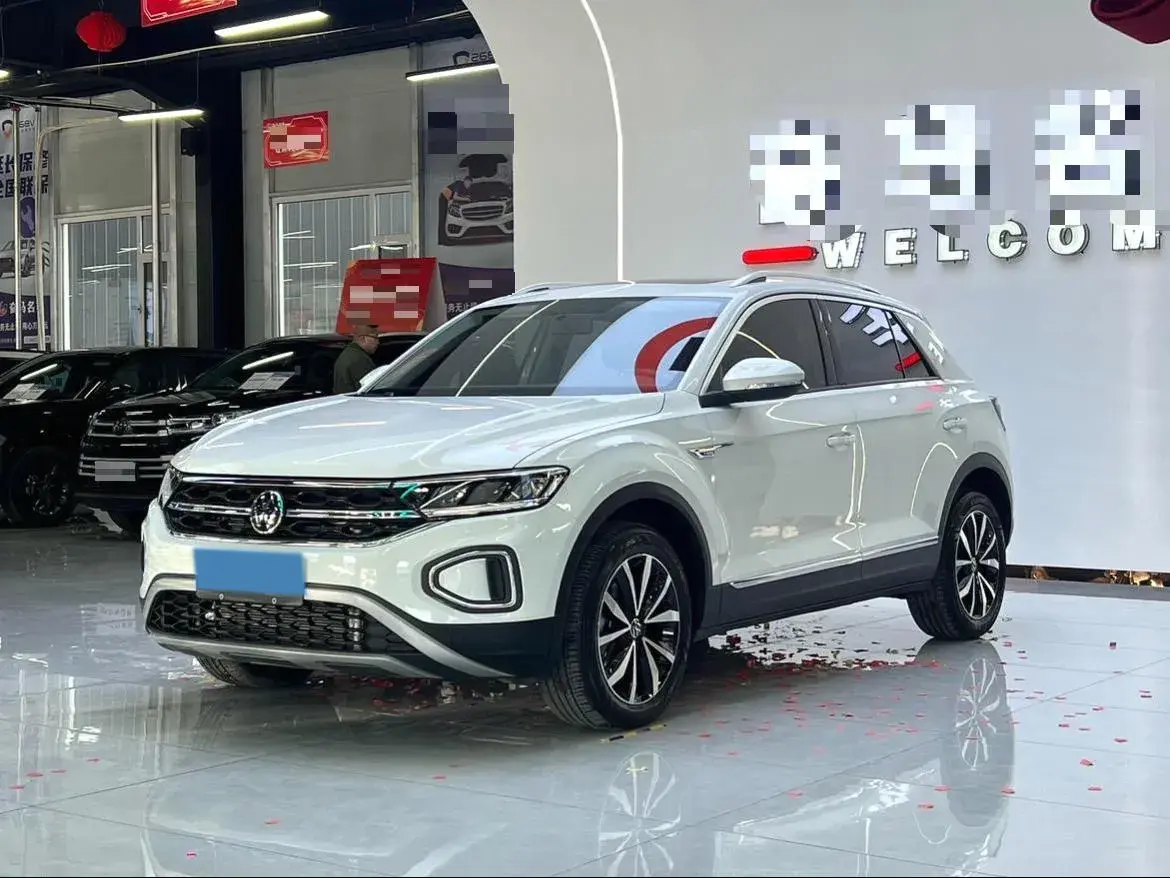 2023 VOLKSWAGEN T-ROC view 1