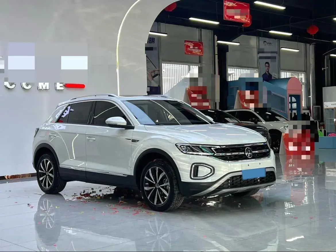 2023 VOLKSWAGEN T-ROC thumbnail 3