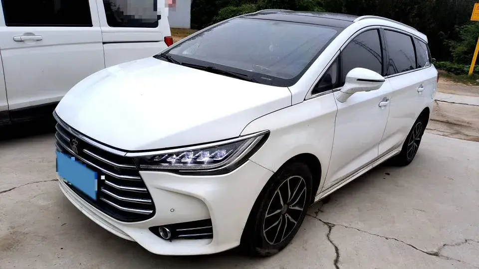 2018 BYD SONG view 1