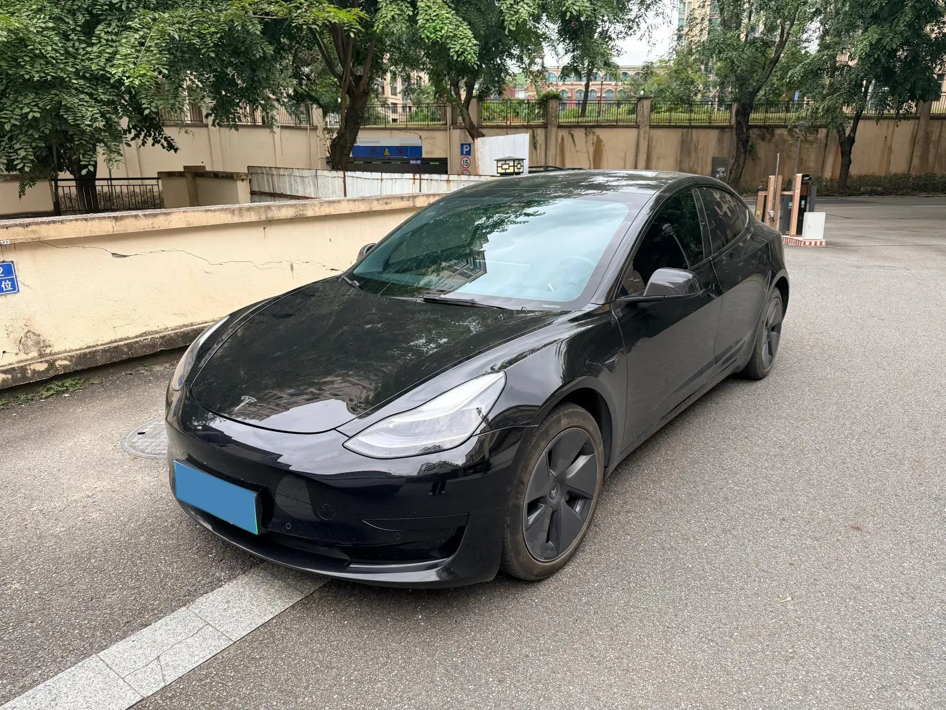 2022 TESLA MODEL view 1