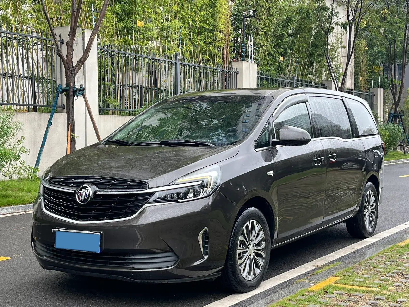 2021 BUICK GL8 view 1