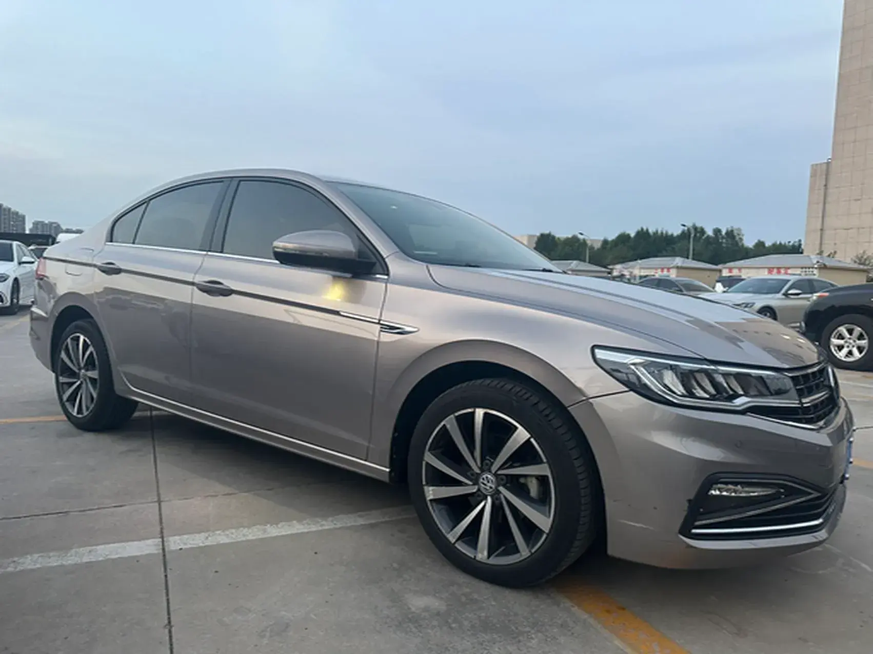 2019 VOLKSWAGEN BORA thumbnail 3