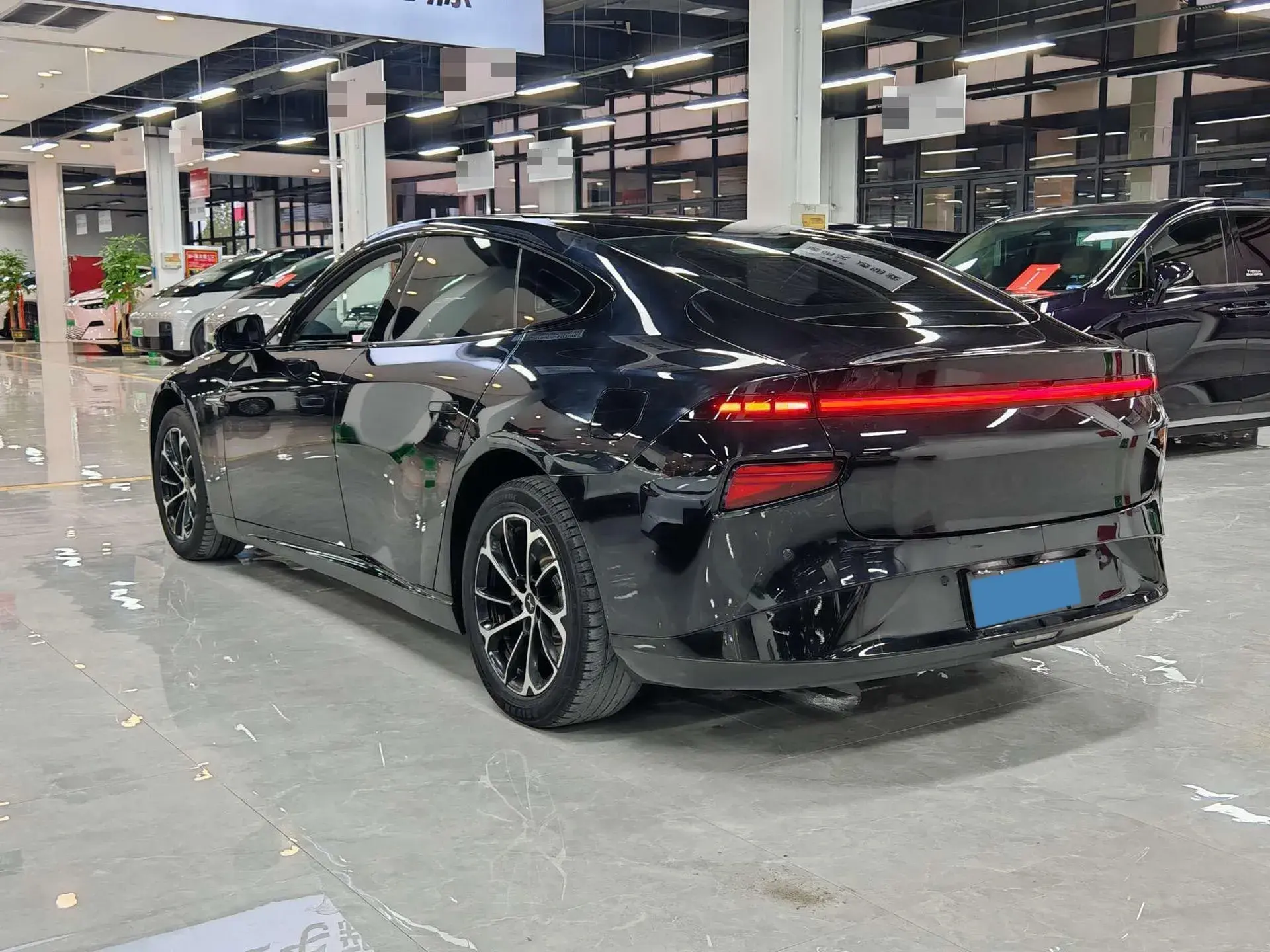 2022 XPENG P7 thumbnail 4