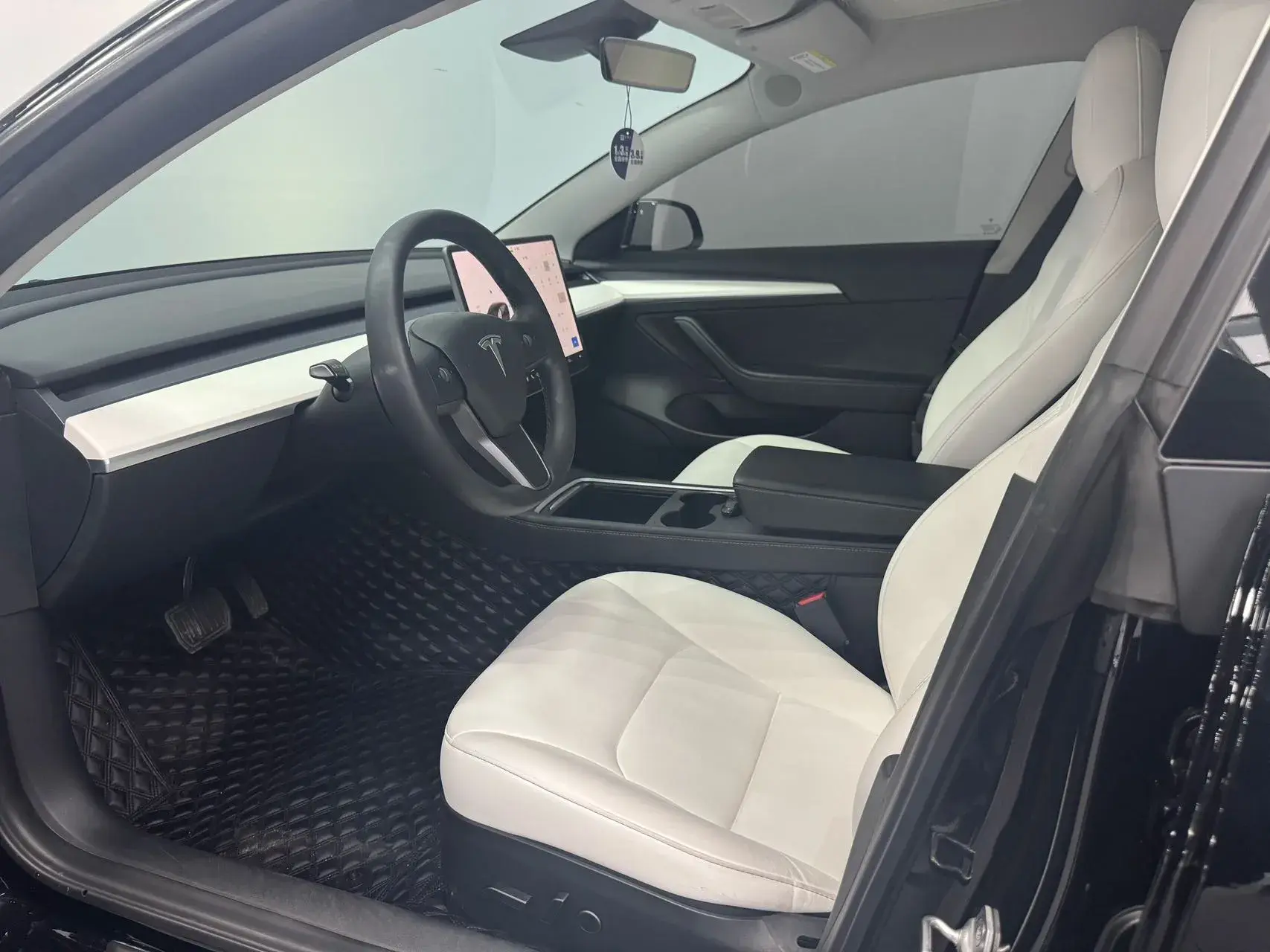 2022 TESLA MODEL thumbnail 4