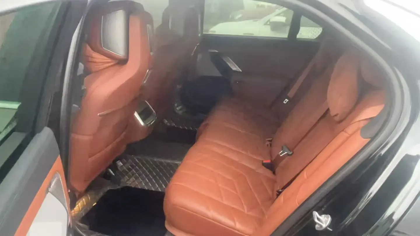 2023 BMW 3.0T 333HP L6 8AT,autocango,china used car exporter,china ev exporter,chinese used car exporter,chinese used ev exporter