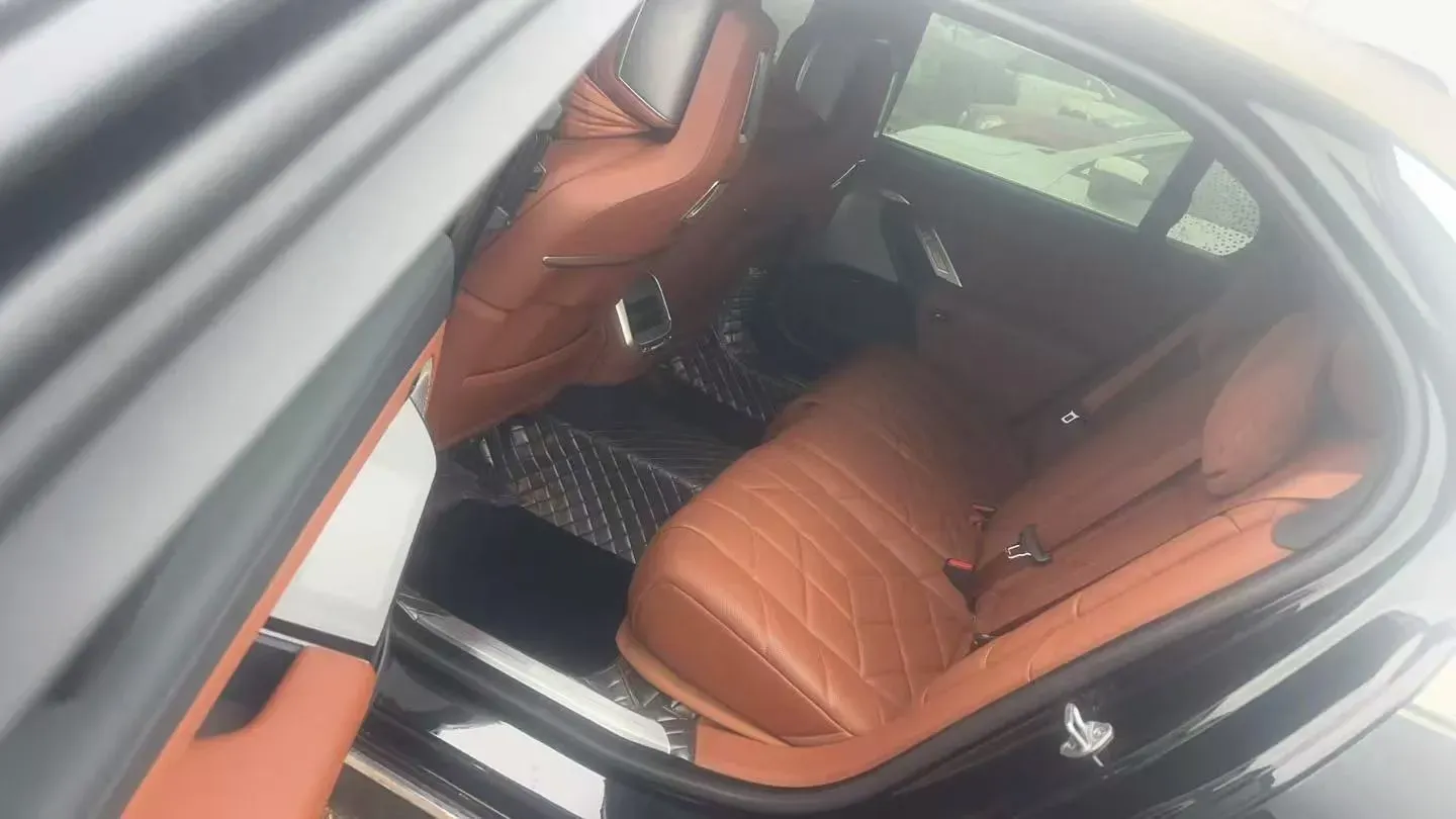 2023 BMW 3.0T 333HP L6 8AT,autocango,china used car exporter,china ev exporter,chinese used car exporter,chinese used ev exporter