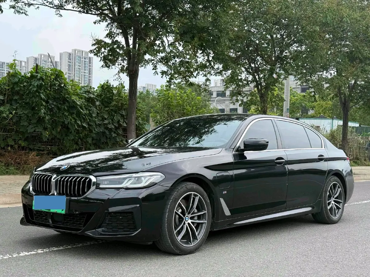 2022 BMW 5 Series 2.0T 184HP L4 8AT PHEV 17.7KWH