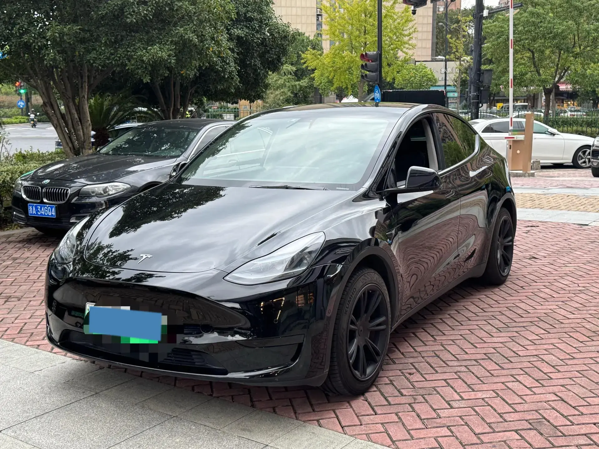 2022 TESLA MODEL view 1
