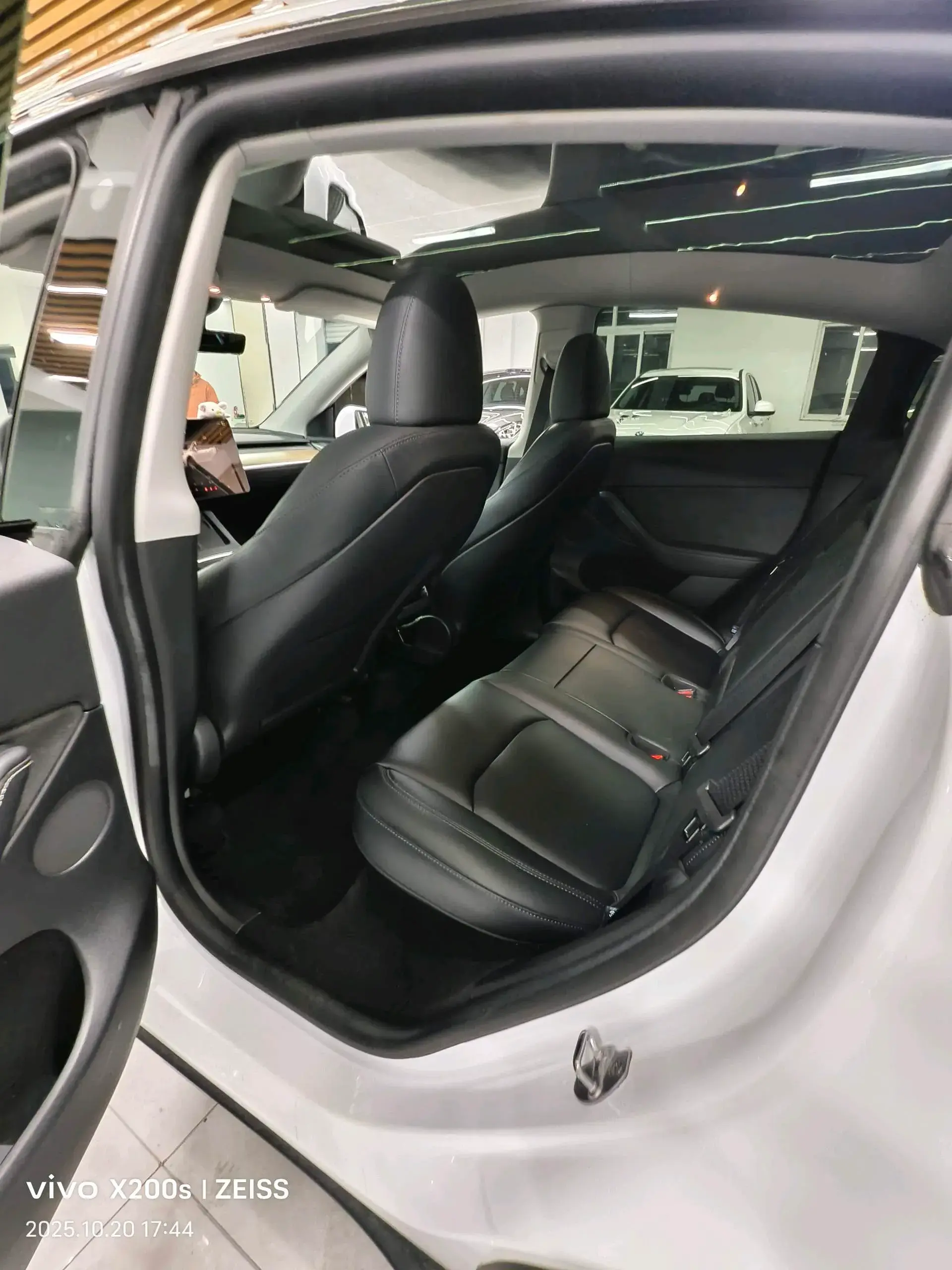 2022 TESLA MODEL thumbnail 4