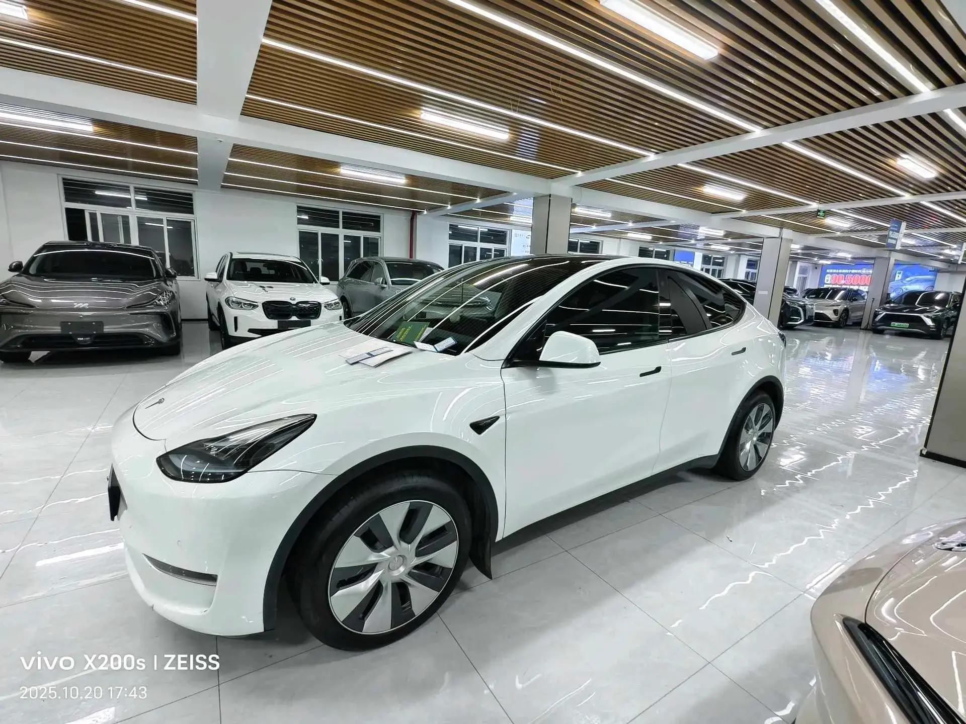 2022 TESLA MODEL view 1