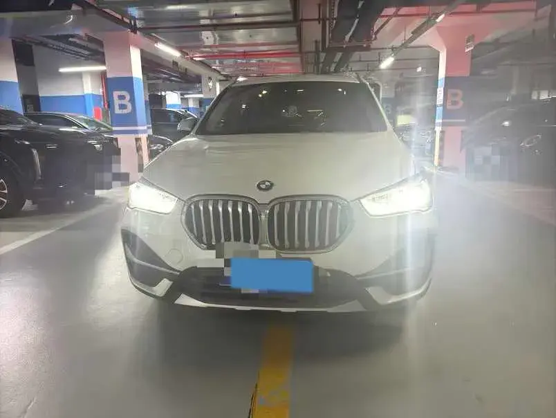 2022 BMW X1 thumbnail 2